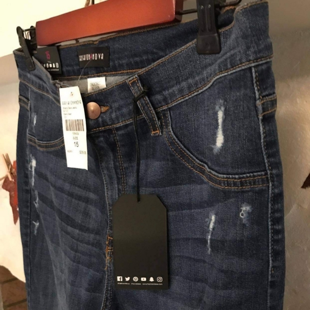 3/$25 Fashion Nova ripped jeans Junior Size 15